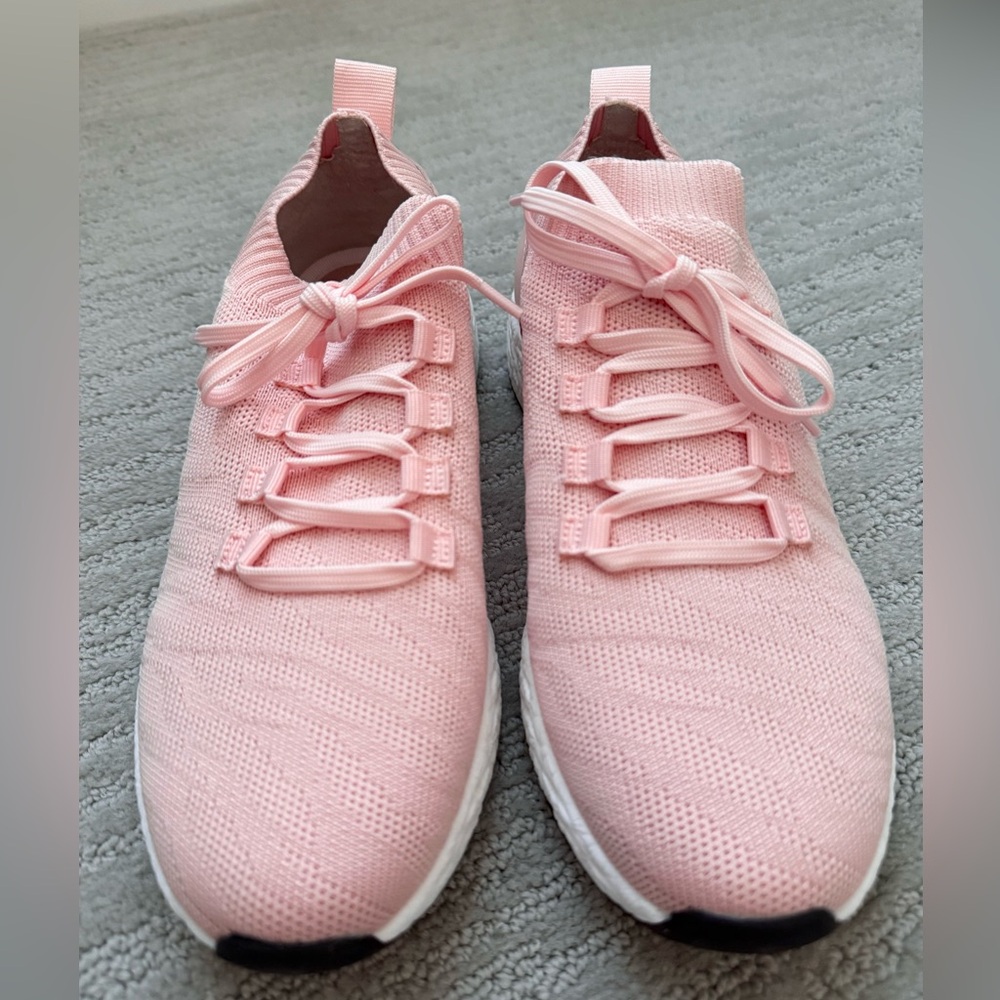 NWOT—Antonio Melani pink pale blush fashion knit sneakers, size 7.5